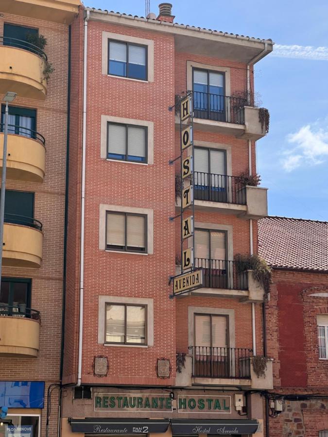 Hostal Avenida Benavente Kültér fotó